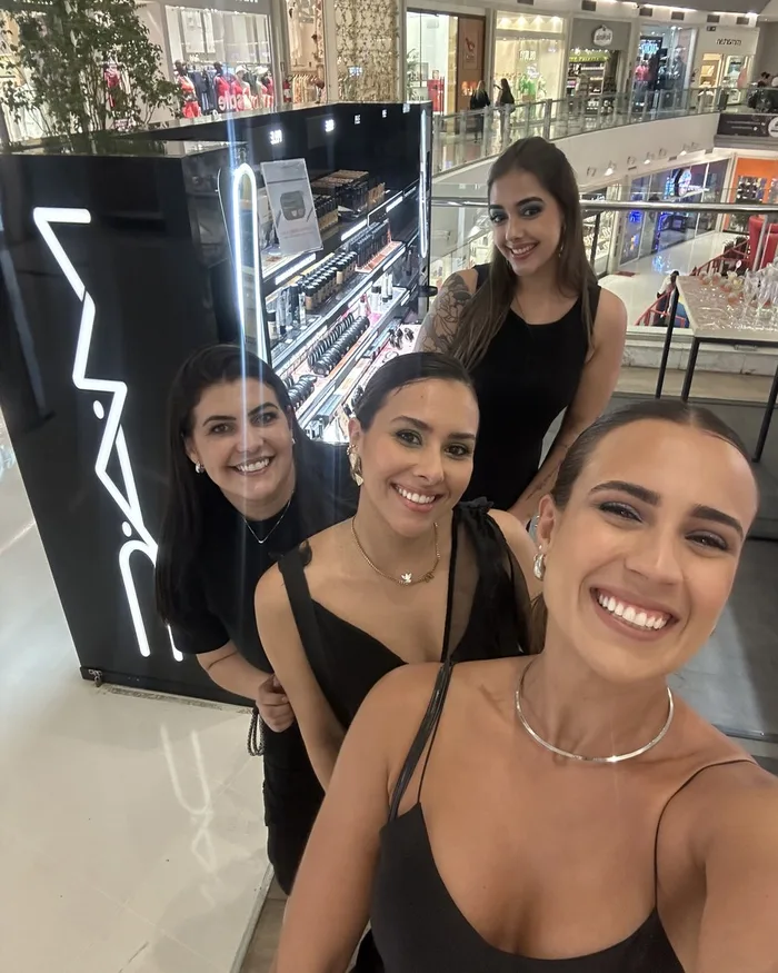 Evento assinado por ela na MAC Cosmetics